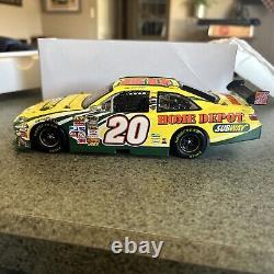 1/24 Action Tony Stewart #20 Subway 2008 Toyota Camry AUTOGRAPHED