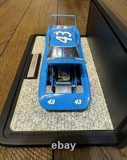 1970 Plymouth Superbird NASCAR Franklin Mint #43 Richard Petty 124 Diecast Car