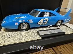 1970 Plymouth Superbird NASCAR Franklin Mint #43 Richard Petty 124 Diecast Car