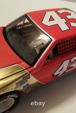 Action Richard Petty #43 Daytona 500 50 Years 1981 Buick Gold Chrome Autographed