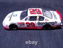 Autographed 2001 Kevin Harvick #29 Rookie Of The Year GM Goodwrench Action 124