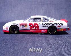 Autographed 2001 Kevin Harvick #29 Rookie Of The Year GM Goodwrench Action 124