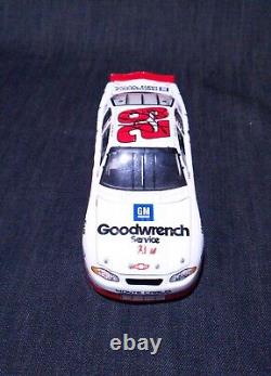 Autographed 2001 Kevin Harvick #29 Rookie Of The Year GM Goodwrench Action 124