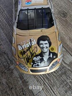 Darrell Waltrip 1/24 Autographed diecast King Of Bristol Motor Speedway #17 Read