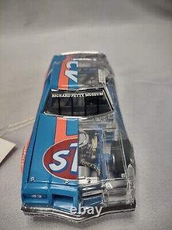 Franklin Mint Richard Petty's #43 1977 Oldsmobile Clear-Cast Race Car-124