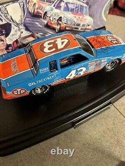 Franklin Mint Richard Petty's Pontiac Grand Prix Signed 124