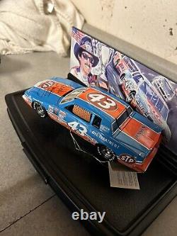 Franklin Mint Richard Petty's Pontiac Grand Prix Signed 124