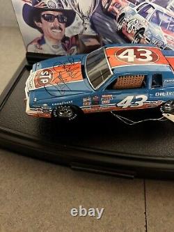 Franklin Mint Richard Petty's Pontiac Grand Prix Signed 124