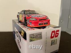 Jeff Gordon 2006 Dupont Sonoma Win AUTOGRAPHED Corporate Exclusive 124 Diecast