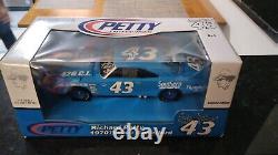 RARE 1/18 RICHARD PETTY NASCAR 1970 #43 Southern Chrysler SUPERBIRD, 1 OF 1,254