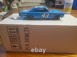 RICHARD PETTY 1967 FRANKLIN MINT #43 PLYMOUTH BELVEDERE Authenticity Papers