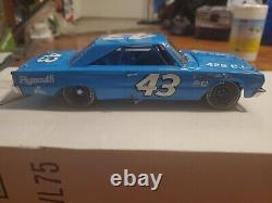 RICHARD PETTY 1967 FRANKLIN MINT #43 PLYMOUTH BELVEDERE Authenticity Papers