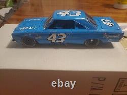 RICHARD PETTY 1967 FRANKLIN MINT #43 PLYMOUTH BELVEDERE Authenticity Papers