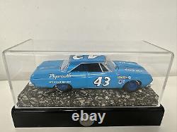 RICHARD PETTY #461/660 AUTOGRAPHED 64 PLYMOUTH BELVEDERE #43 NASCARkw1123-727