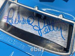 Richard Petty 1969 Ford Torino Cobra 1/24 Autographed with COA Hall of Fame