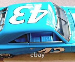 Richard Petty #43 Plymouth Superbird Franklin Mint 124