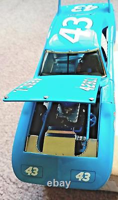 Richard Petty #43 Plymouth Superbird Franklin Mint 124