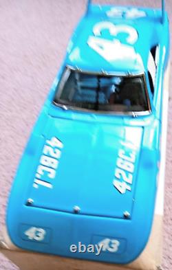 Richard Petty #43 Plymouth Superbird Franklin Mint 124