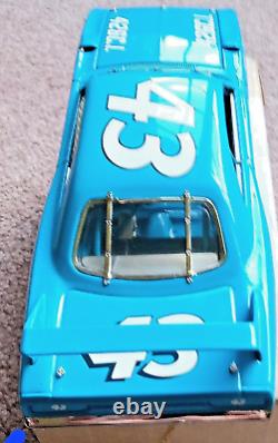 Richard Petty #43 Plymouth Superbird Franklin Mint 124