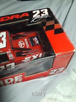 2006 Johnny Benson #23 1/24 Toyota Tundra Auto by Dave Blaney TRÈS RARE