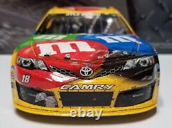 2013 Kyle Busch #18 M&M's Watkins Glen Win Version de course à l'échelle 1/24 Elite