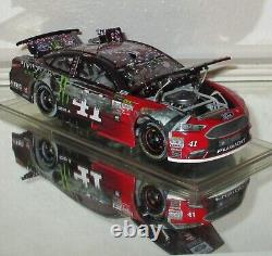 2017 Kurt Busch #41 Monster Energy Daytona 500 Win Color Chrome Dual Autographed  <br/> 
 <br/>  Traduction en français : 2017 Kurt Busch #41 Monster Energy Daytona 500 Win Color Chrome Double Autographié