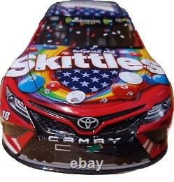 2018 Kyle Busch Elite Skittles Rwb Chicagoland Vainqueur de la Course Version Toyota Camry