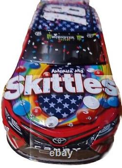 2018 Kyle Busch Elite Skittles Rwb Chicagoland Vainqueur de la Course Version Toyota Camry