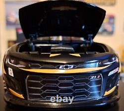 2023 #8 Kyle Busch 3chi 1/24 Zl1 Camaro Elite Brand New #286/430mint<br/> <br/>2023 #8 Kyle Busch 3chi 1/24 Zl1 Camaro Elite Tout neuf #286/430mint