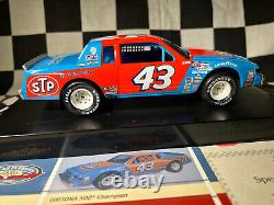 AUTOGRAPHIÉ RICHARD PETTY #43 STP 1981 Buick 7ème victoire à Daytona Version de course 1/780