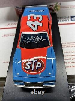 Autographié avec COA # 43 1981 STP Buick Richard Petty Daytona NIB 1/24 RWV Lionel