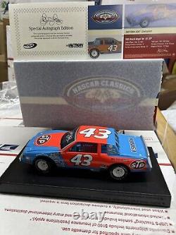 Autographié avec COA # 43 1981 STP Buick Richard Petty Daytona NIB 1/24 RWV Lionel