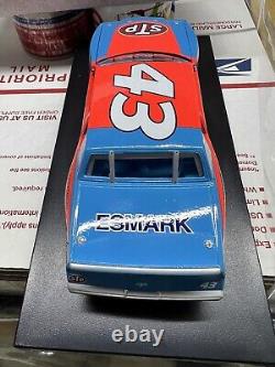 Autographié avec COA # 43 1981 STP Buick Richard Petty Daytona NIB 1/24 RWV Lionel