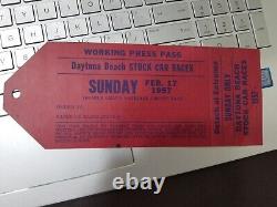 Billet de presse pour la course de voitures de série de Daytona Beach en 1957 avec Bill France et Cotton Owens