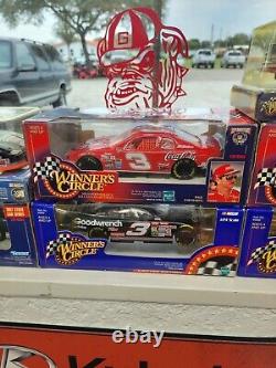 Collection de 18 voitures miniatures Dale Earnhardt 1/24. Faites une offre.