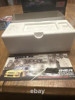 DALE EARNHARDT JR WRANGLER 2010 VAINQUEUR DE DAYTONA VERSION COURSE IMPALA SS 1/24 Scellé