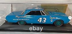 ERTL Richard Petty #43 1964 Plymouth Moulé sous pression avec billet de course Daytona