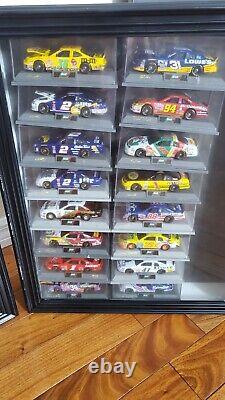 Énorme lot de 43 voitures de course miniatures Revell Nascar 1/43 avec étuis