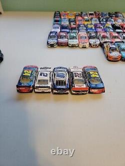 Énorme lot de 50 voitures de course NASCAR à l'échelle 1/64 en vrac Lot 2 Gordon Busch + Plus