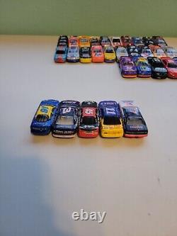 Énorme lot de 50 voitures de course NASCAR à l'échelle 1/64 en vrac Lot 2 Gordon Busch + Plus