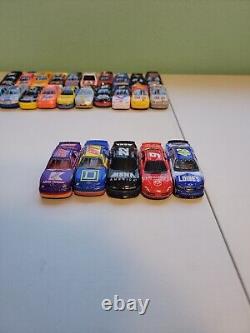 Énorme lot de 50 voitures de course NASCAR à l'échelle 1/64 en vrac Lot 2 Gordon Busch + Plus