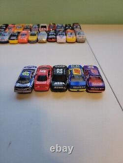 Énorme lot de 50 voitures de course NASCAR à l'échelle 1/64 en vrac Lot 2 Gordon Busch + Plus