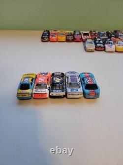 Énorme lot de 50 voitures de course NASCAR à l'échelle 1/64 en vrac Lot 2 Gordon Busch + Plus