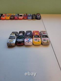 Énorme lot de 50 voitures de course NASCAR à l'échelle 1/64 en vrac Lot 2 Gordon Busch + Plus