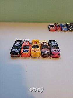 Énorme lot de 50 voitures de course NASCAR à l'échelle 1/64 en vrac Lot 2 Gordon Busch + Plus