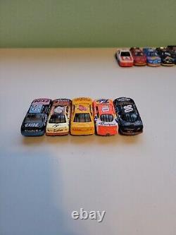 Énorme lot de 50 voitures de course NASCAR à l'échelle 1/64 en vrac Lot 2 Gordon Busch + Plus