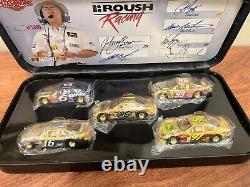 Ensemble de champions de course en or 24 carats signés par ROUSH RACING 1999 - 5 voitures, autographié 1 sur 2000