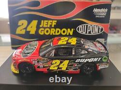 Jeff Gordon 2024 DuPont Firestorm Fan Club ARC 124 n°0020 sur 252. ÉPUISÉ.