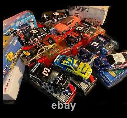 Lot de 14 voitures miniatures vintage Dale Earnhardt Nascar fabriquées par Action 1/24 avec toutes les boîtes