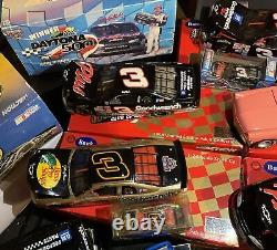 Lot de 14 voitures miniatures vintage Dale Earnhardt Nascar fabriquées par Action 1/24 avec toutes les boîtes